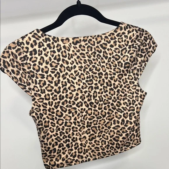 Leopard Crop Top - Picture 3 of 4